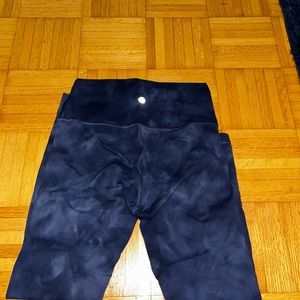 Lulu lemons tie-dye leggings. Size 6
